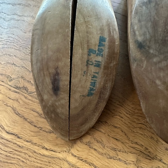 Vintage wooden shoe strechers - Picture 4 of 4